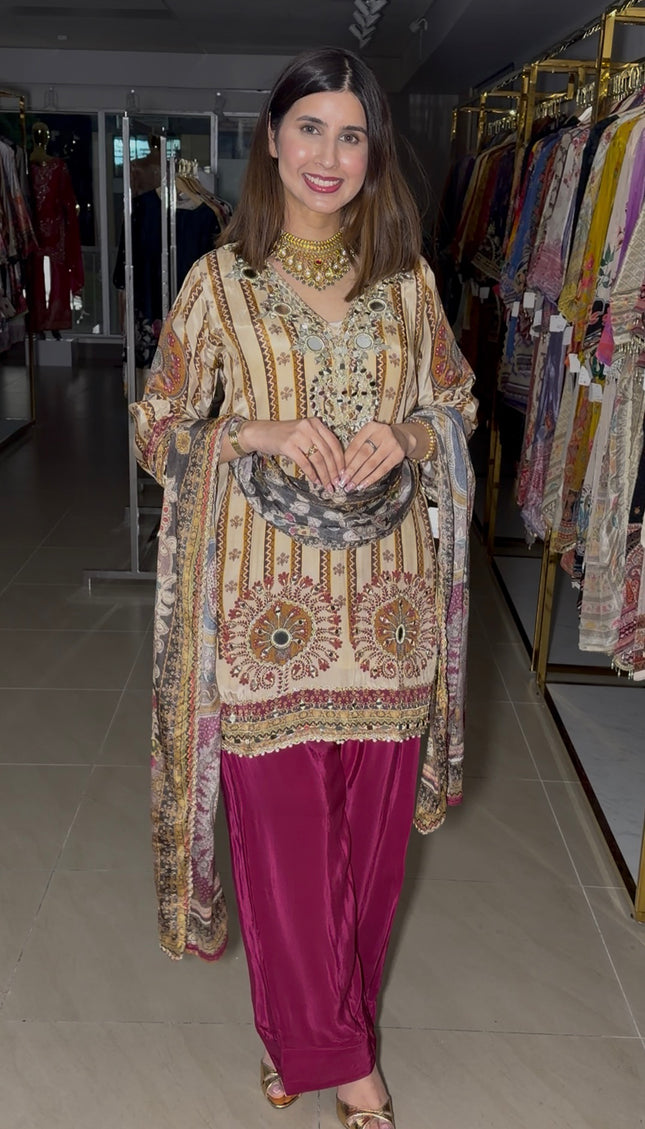 Beige Mirror with Pink Karwa outfit