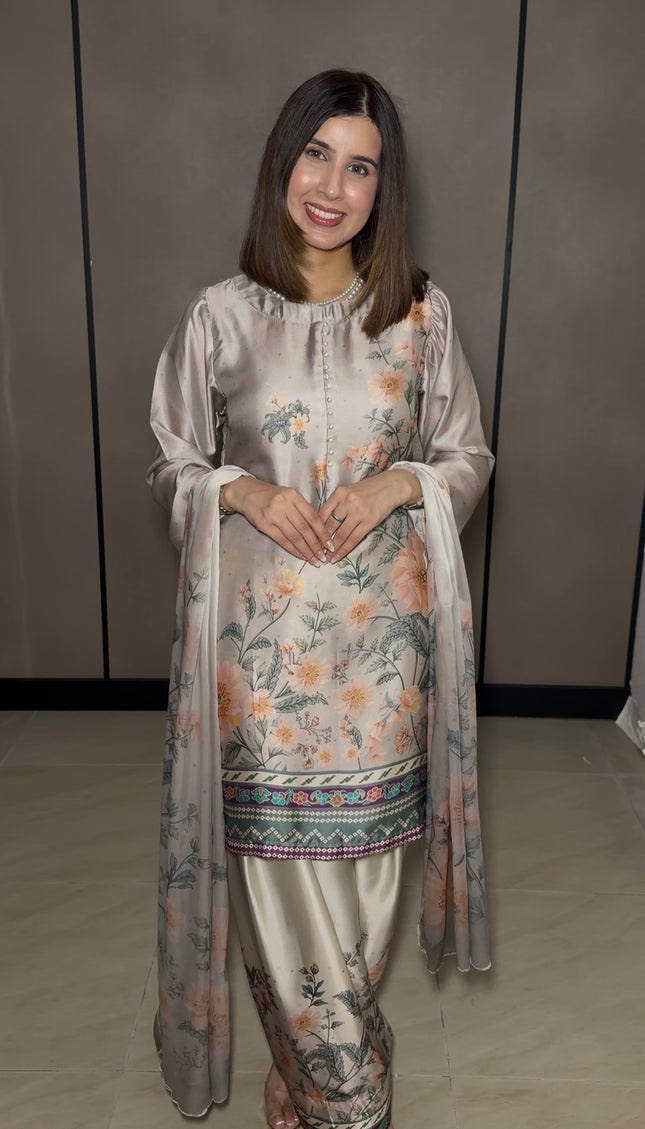 Pista Grayish Farsh Suit